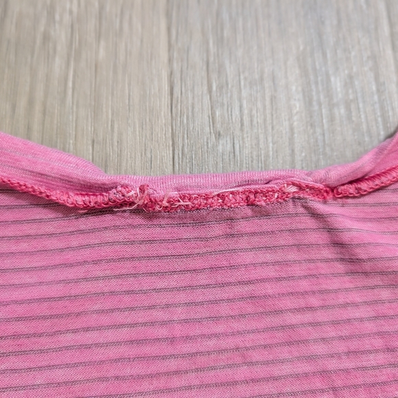 Lululemon Pink V-Neck Women's Top - Flaws - 6? - Preloved - Picture 6 of 11